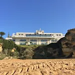 Alisios Αλμπουφέιρα